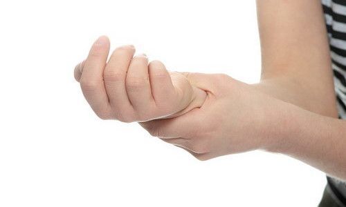 Ушиб руки при падении: лечение в домашних условиях
