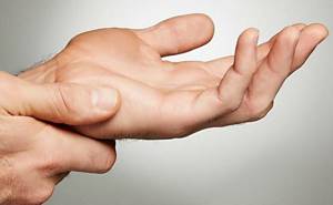 Перелом запястья руки: сколько носить гипс