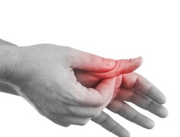 Вывих пальца на руке: симптомы и лечение
