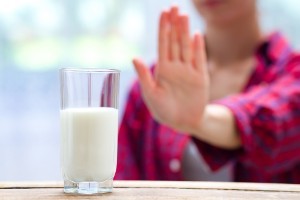 Молоко отрицательно влияет на женскую привлекательность