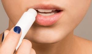 Трещины в уголках губ: причины, лечение заед в уголках рта