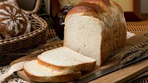 Можно ли кушать заплесневелый хлеб, обрезав испорченные части?