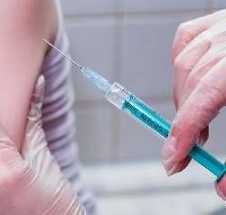 Прививка от клещевого энцефалита - кому показана, противопоказана, цена, побочные действия