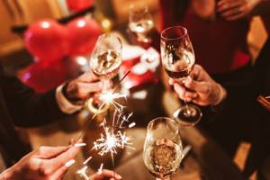 Как не отравиться на Новый год: выбираем алкоголь и продукты