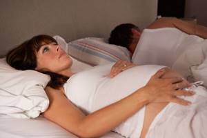 Бессонница при беременности на ранних и поздних сроках, причины, что делать
