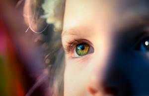 Контактные линзы снижают местный иммунитет, изменяют микрофлору глаз и способствуют инфекции глаз