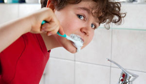 Составляющие пищевой упаковки портят детские зубы