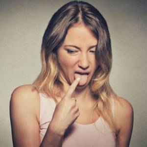 Кислый вкус во рту: причины, лечение