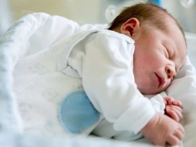 Недоношенный ребенок: развитие по месяцам, осложнения, уход, прививки