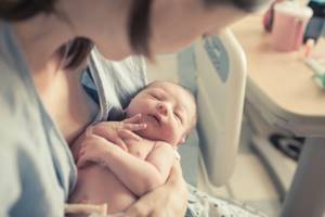Выделения после родов: сколько длятся, какие могут быть