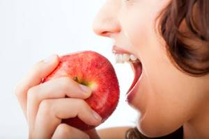 Трещины в уголках губ: причины, лечение заед в уголках рта