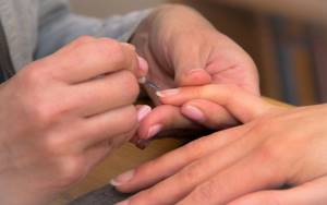 Ломкие, слоящиеся ногти: причины сухих, тонких ногтей, что делать, методы лечения