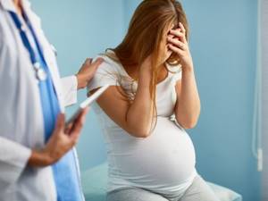 Замершая беременность (неразвивающаяся): симптомы, причины, последствия