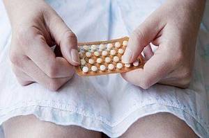 Гормональные противозачаточные таблетки повышают риск развития опухолей мозга (глиомы)