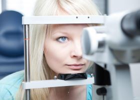 Атрофия зрительного нерва: лечение, симптомы, причины