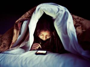 Смартфоны и планшеты в спальне снижают качество сна