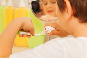 Какую зубную щетку и пасту выбрать для взрослого, как правильно чистить зубы