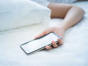 Смартфоны и планшеты в спальне снижают качество сна