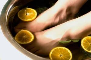 Лимон: польза и вред, полезные свойства, использование от прыщей, грибка ногтей, тошноты, боли в горле