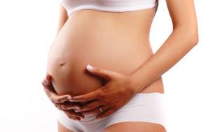 Шевеление плода при беременности: норма, на каком сроке начинаются, таблица