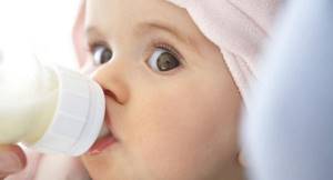 Как сцеживать грудное молоко руками, как хранить грудное молоко