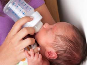Как сцеживать грудное молоко руками, как хранить грудное молоко