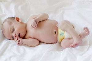 Пупок новорожденного: как обрабатывать, что делать если он гноится или кровит